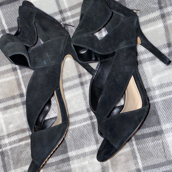 black heels - Picture 2 of 3